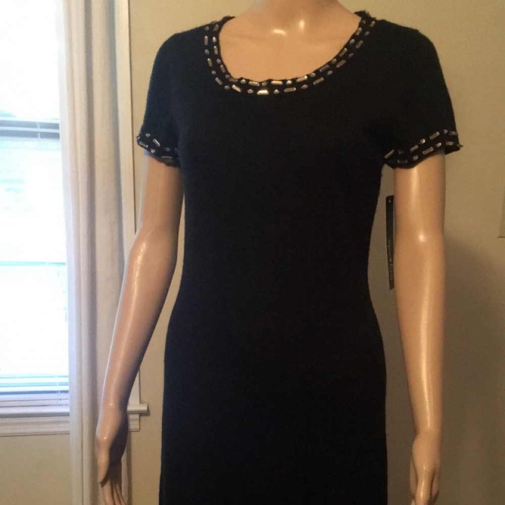 Medium fitted black dress